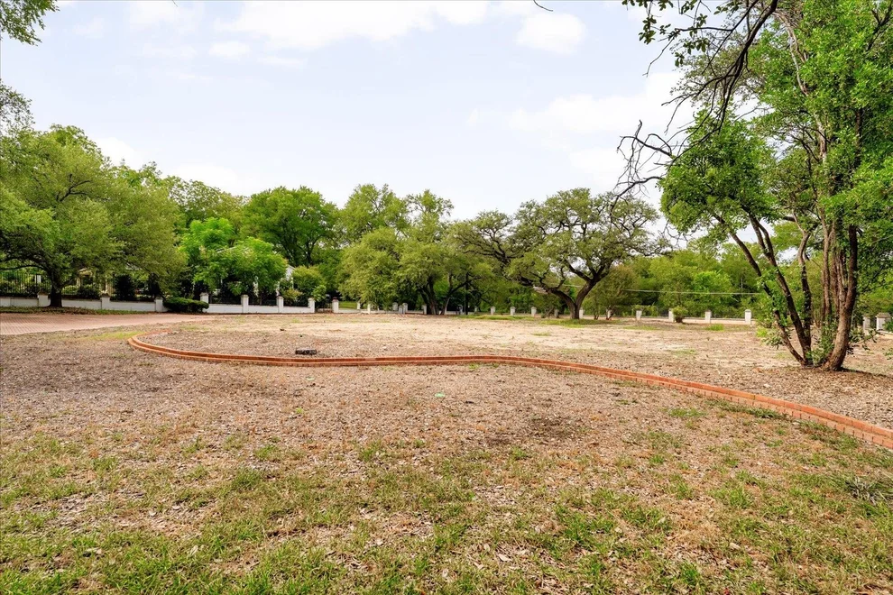 Unit for sale at 3917 Balcones DR, Austin, TX 78731
