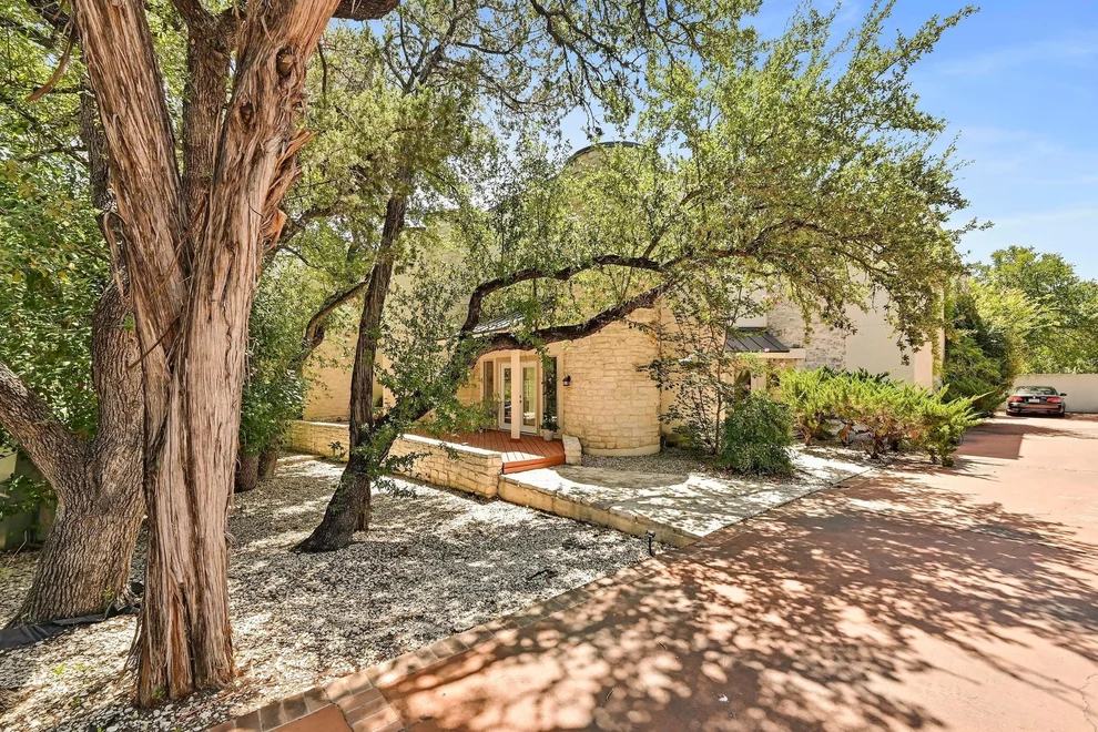 Unit for sale at 1 Crystal Springs CT, The Hills, TX 78738