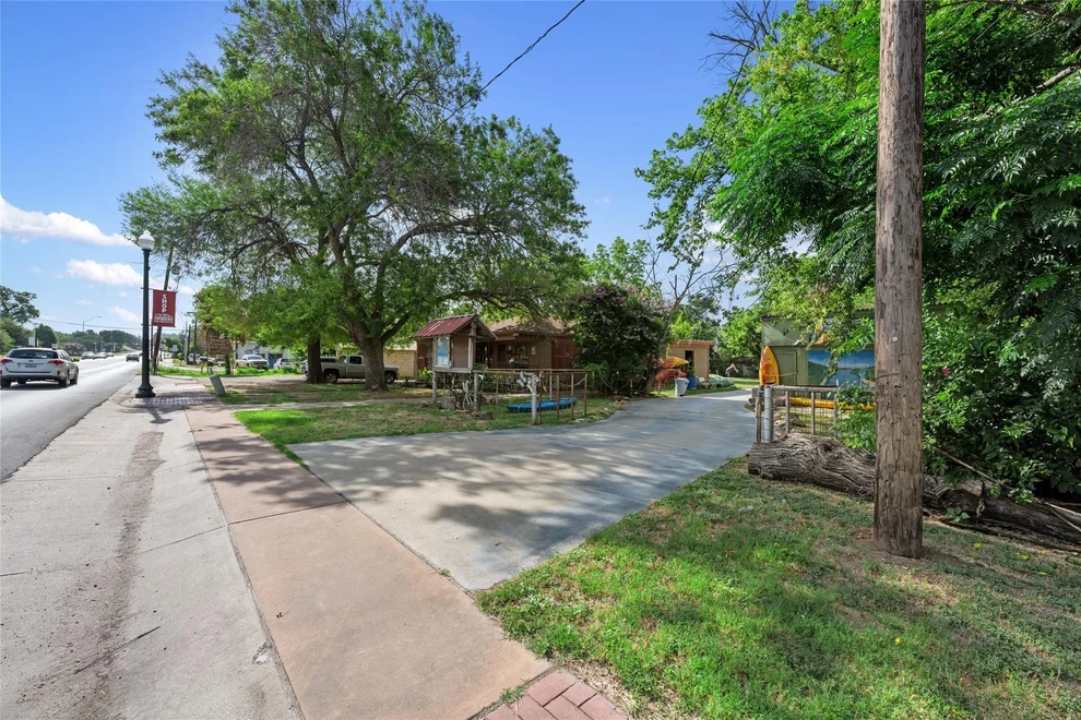 Unit for sale at 1409 Chestnut ST, Bastrop, TX 78602