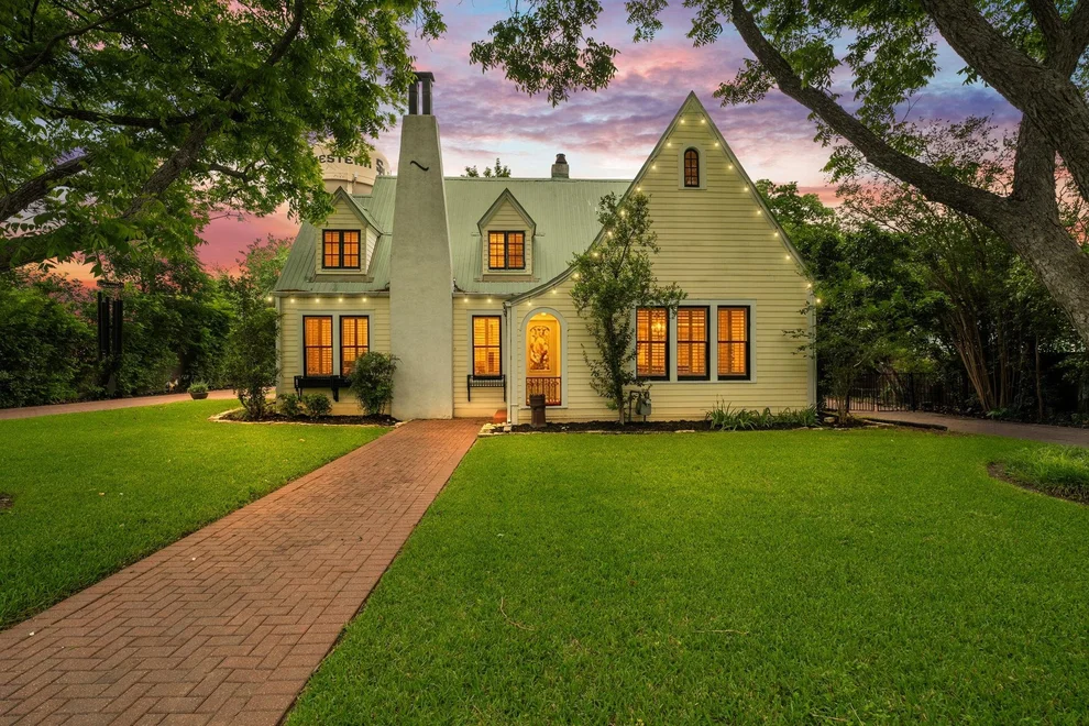 Unit for sale at 1310 E University Ave, Georgetown, TX 78626
