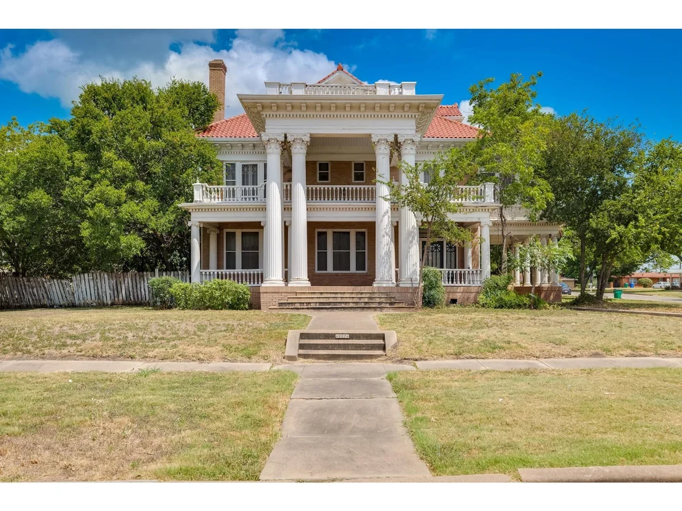 Unit for sale at 117 E 6th ST, Taylor, TX 76574