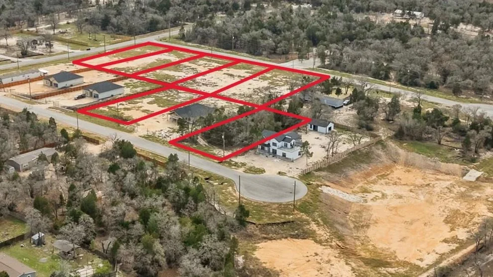 Unit for sale at 131 Los Robles RD, Elgin, TX 78621