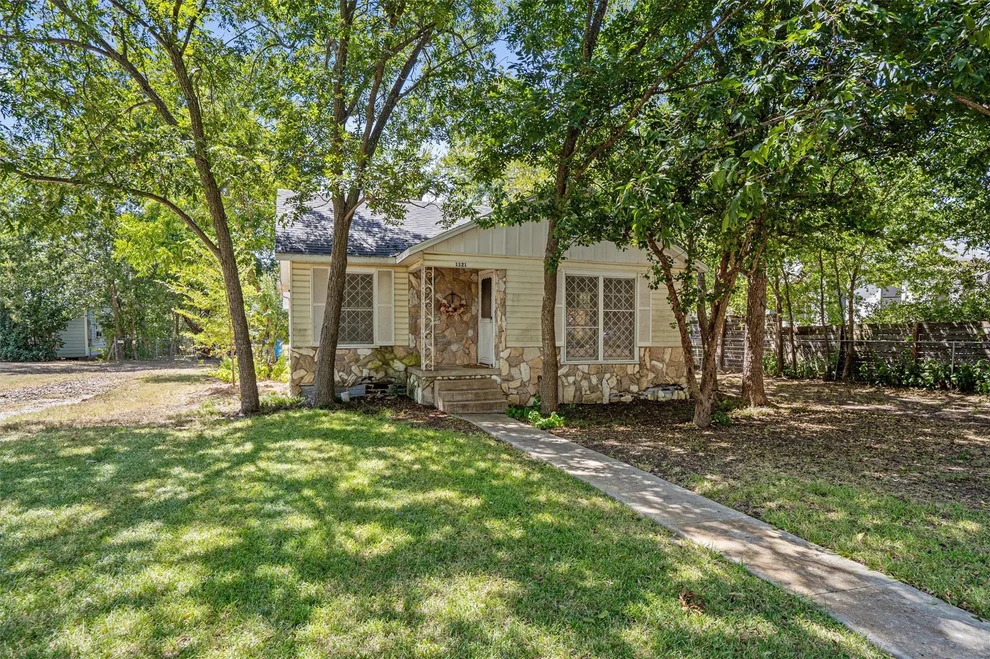 Unit for sale at 1121 Lexington ST, Taylor, TX 76574