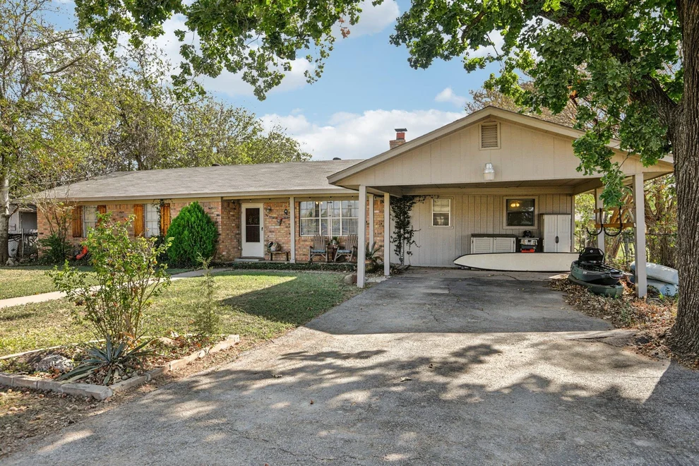 Unit for sale at 208 E Tomlinson ST, Florence, TX 76527