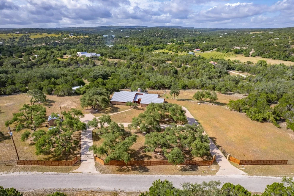 Unit for sale at 300 Sycamore Valley RD, Dripping Springs, TX 78620