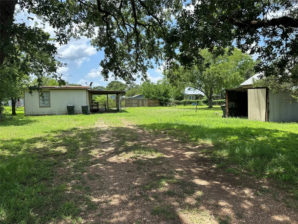 Unit for sale at 639 N Manse Ave, Giddings, TX 78942