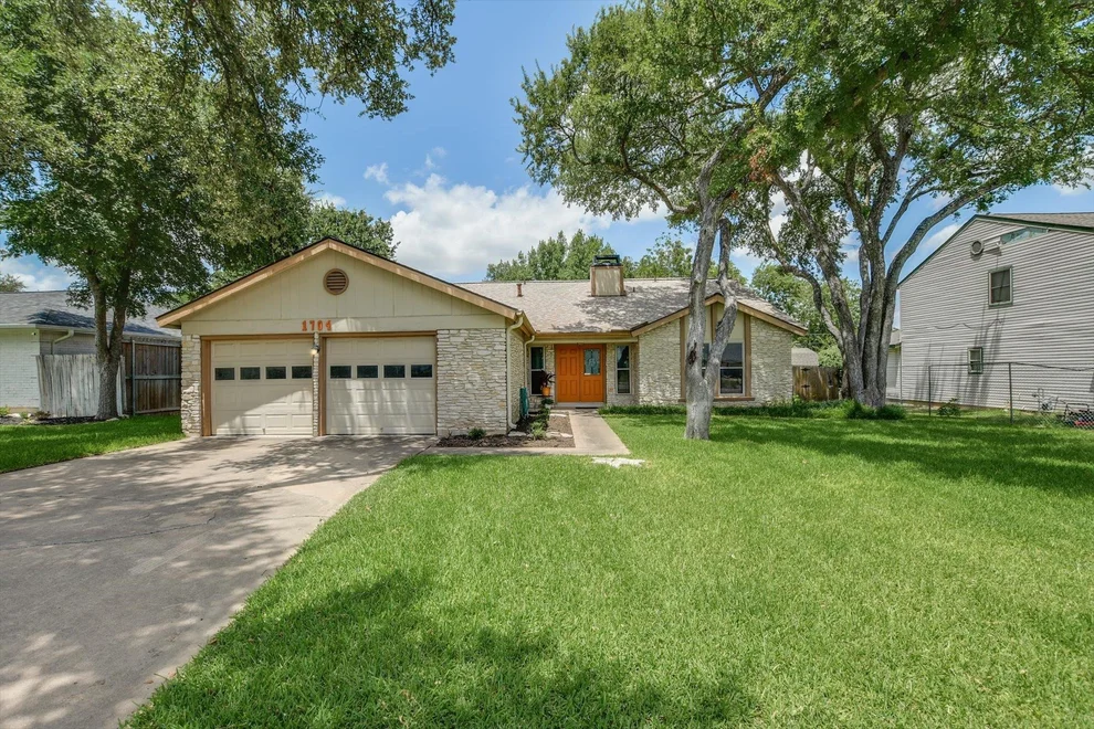 Unit for sale at 1704 Oakridge DR, Round Rock, TX 78681