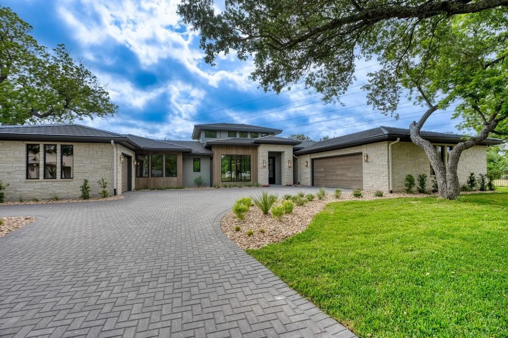 Unit for sale at 106 Edwards CIR, Horseshoe Bay, TX 78657