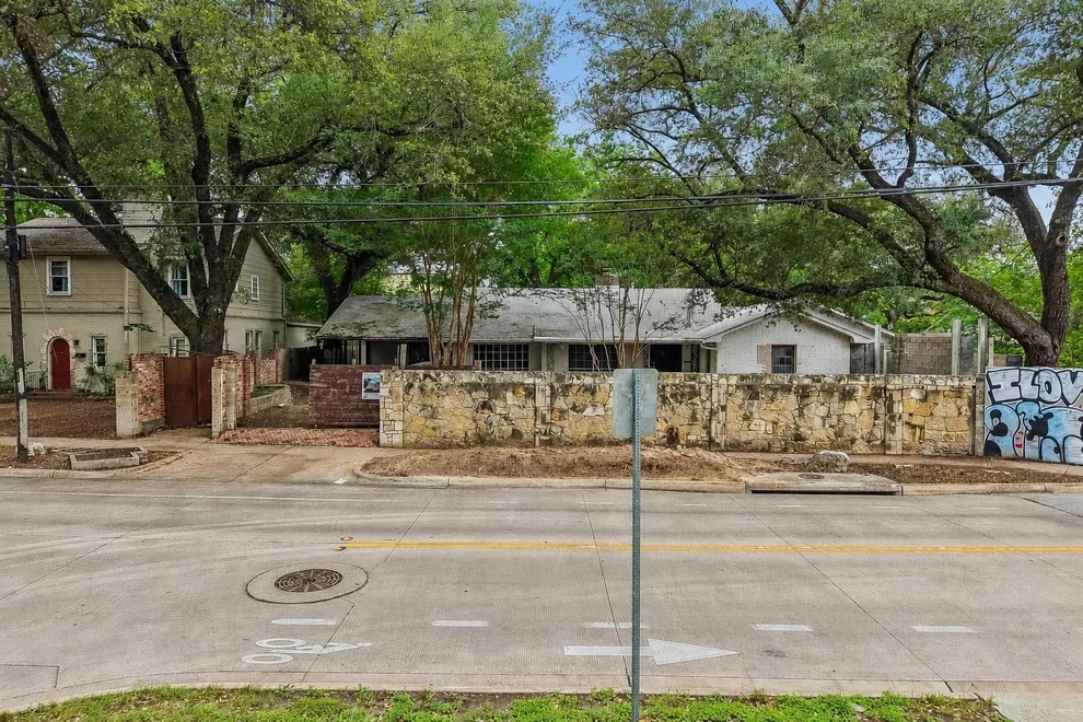 Unit for sale at 801 E 32nd ST, Austin, TX 78705