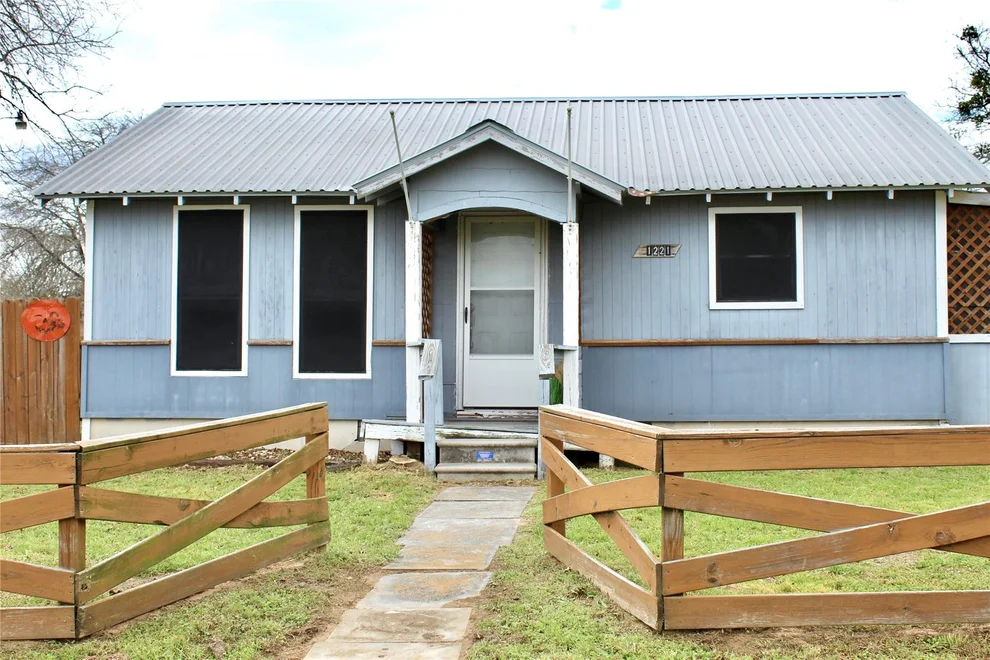 Unit for sale at 1221 Giddings ST, Lexington, TX 78947