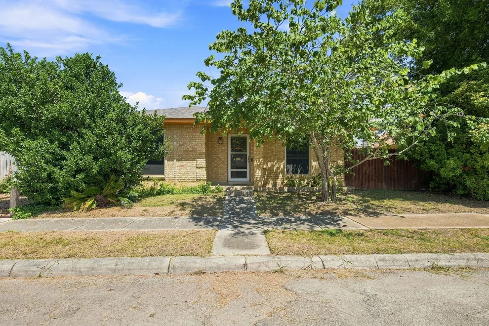 Unit for sale at 141 Meadowland, Universal City, TX 78148