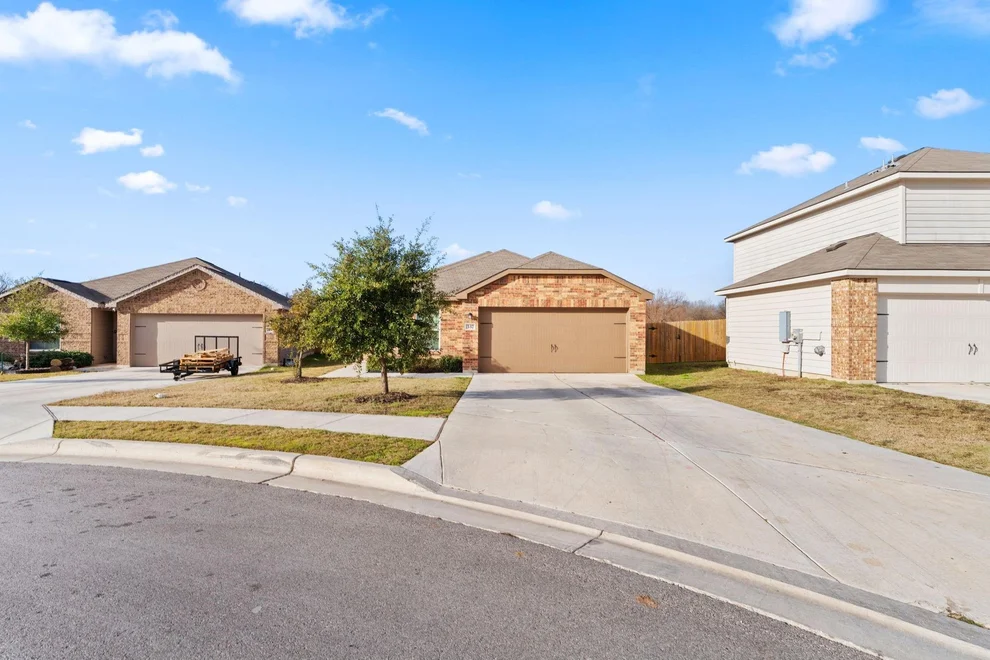 Unit for sale at 337 Crescent Park DR, Jarrell, TX 76537