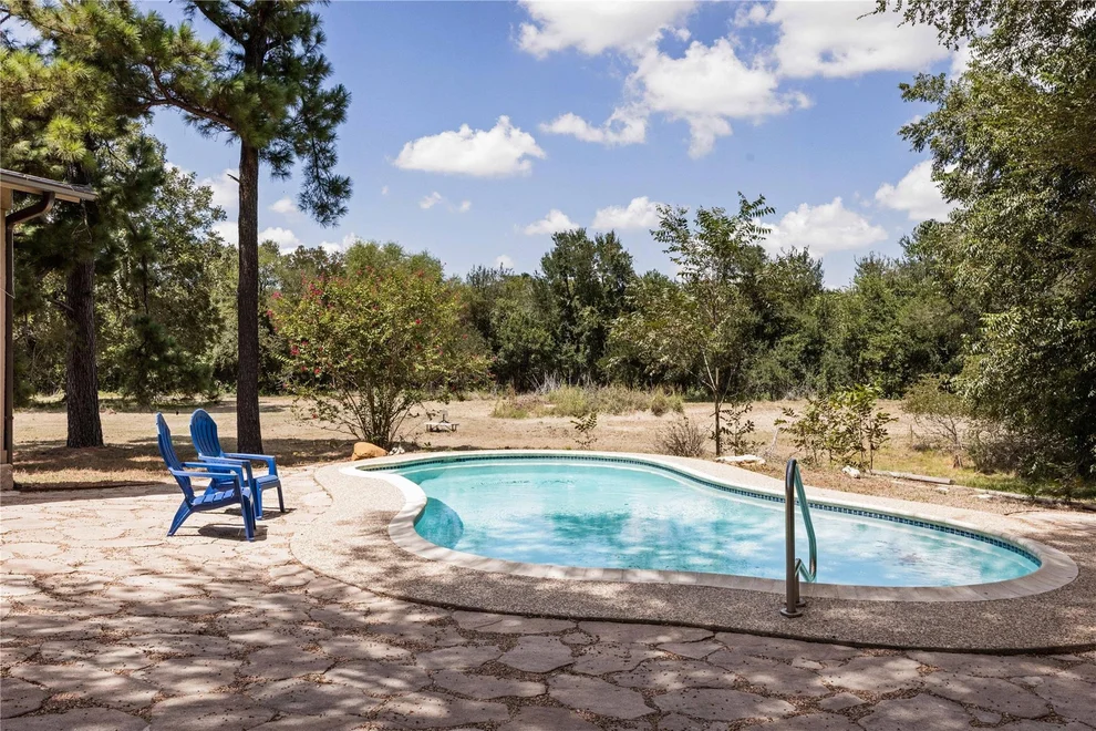 Unit for sale at 446 Roemer RD, Elgin, TX 78621