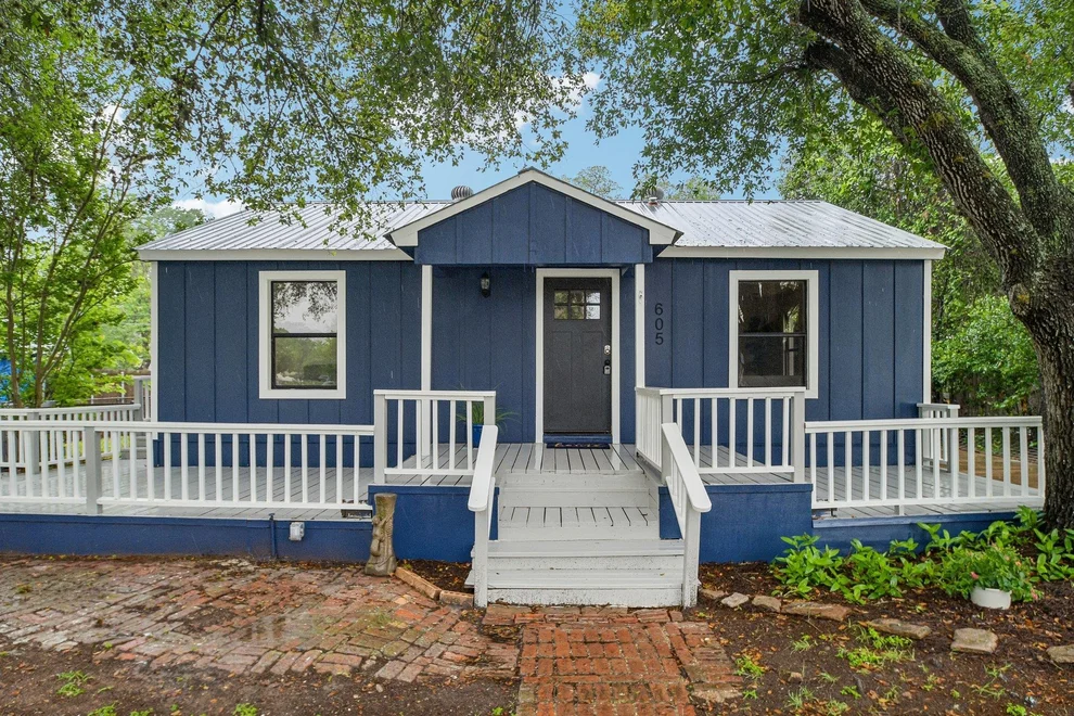 Unit for sale at 605 Bishop ST, Smithville, TX 78957