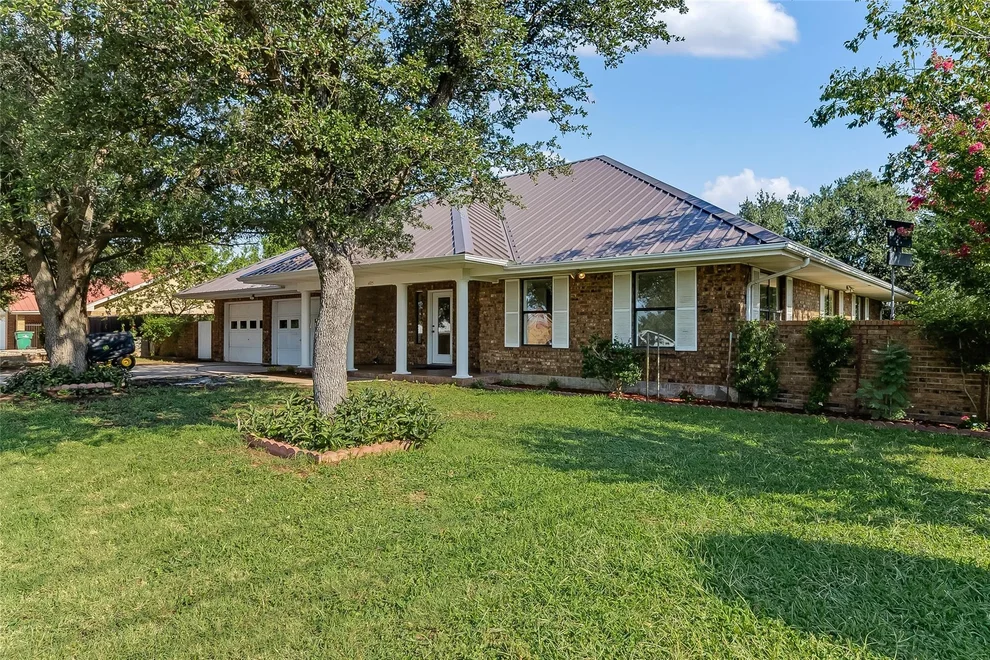 Unit for sale at 405 E Granite ST, Llano, TX 78643