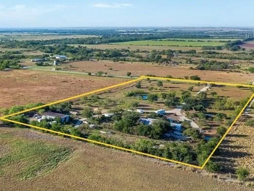 Unit for sale at 15476 San Marcos Highway, Martindale, TX 78655