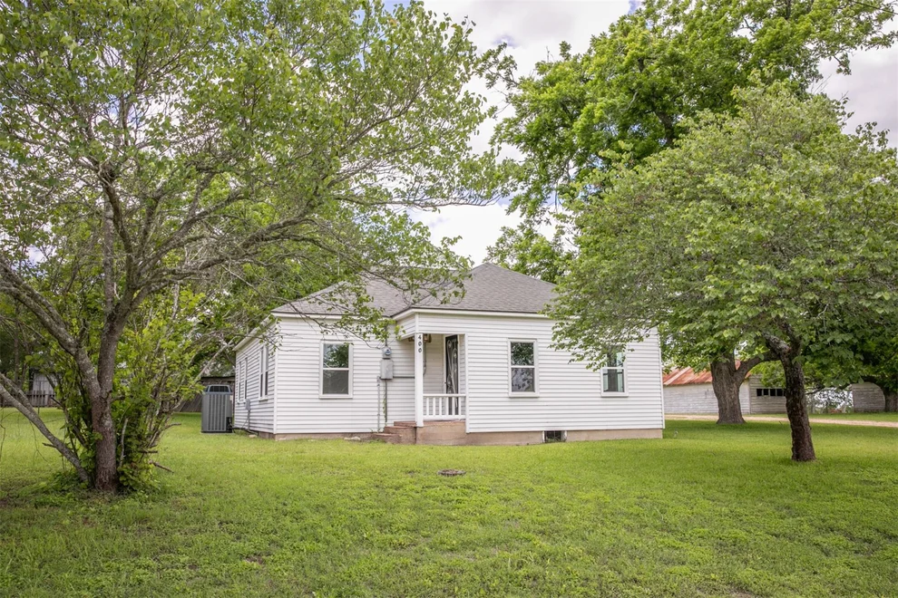Unit for sale at 400 N Brazos ST, Burton, TX 77835