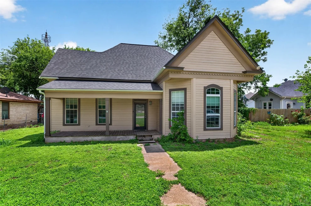Unit for sale at 529 W Clark ST, Bartlett, TX 76511