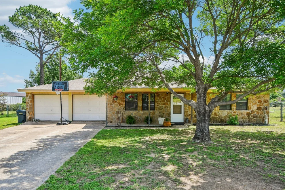Unit for sale at 115 Mountain View DR, Burnet, TX 78611