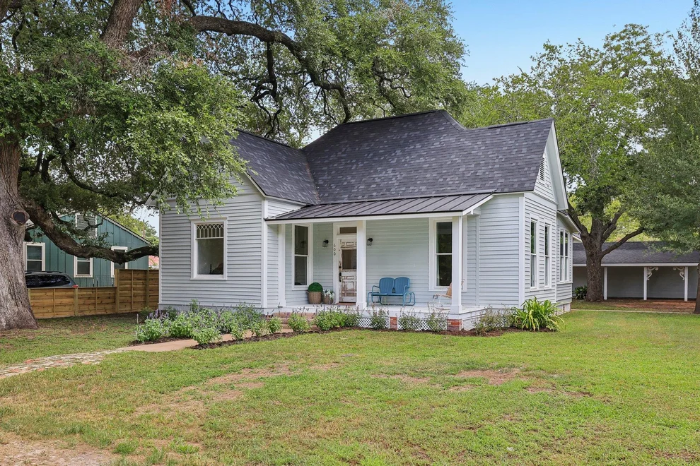 Unit for sale at 600 Short ST, Smithville, TX 78957