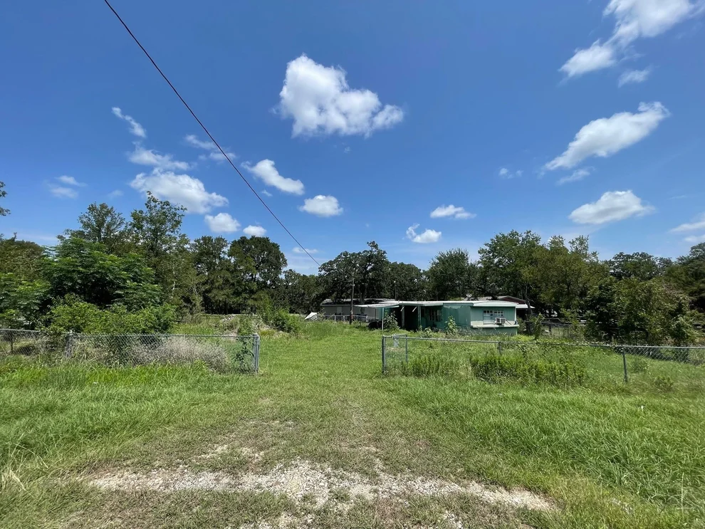 Unit for sale at 122 Sun Dance, Smithville, TX 78957
