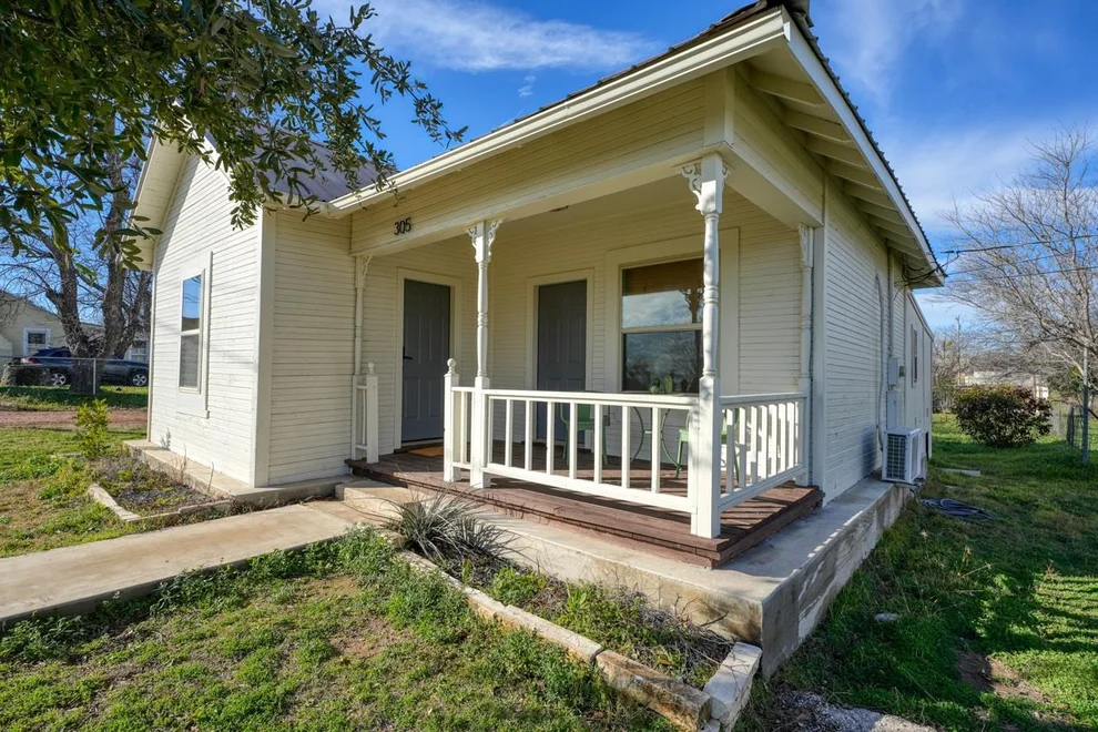 Unit for sale at 305 W Tarrant ST, Llano, TX 78643