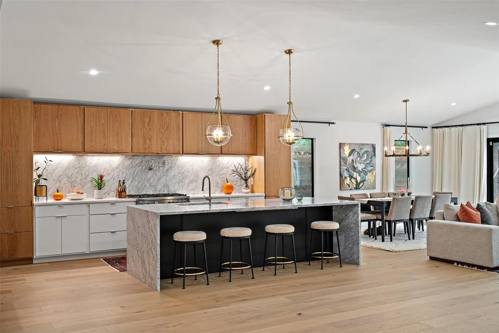 Unit for sale at 4702 S Forest DR, Austin, TX 78745