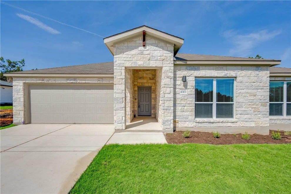 Unit for sale at 4304 Liberty LN, Lago Vista, TX 78645