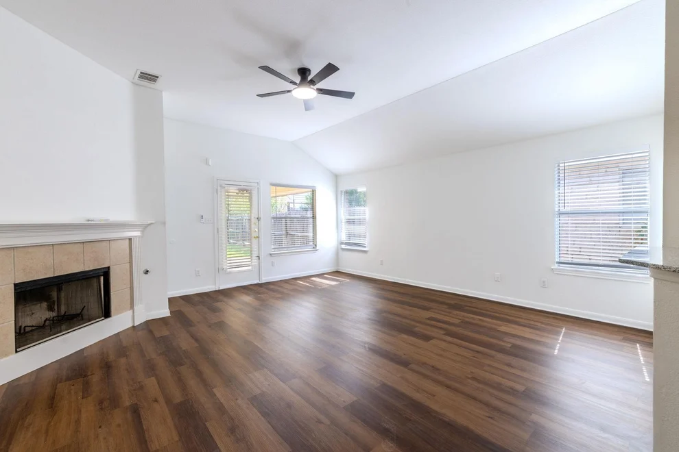 Unit for sale at 220 N Crossing TRL, Round Rock, TX 78665