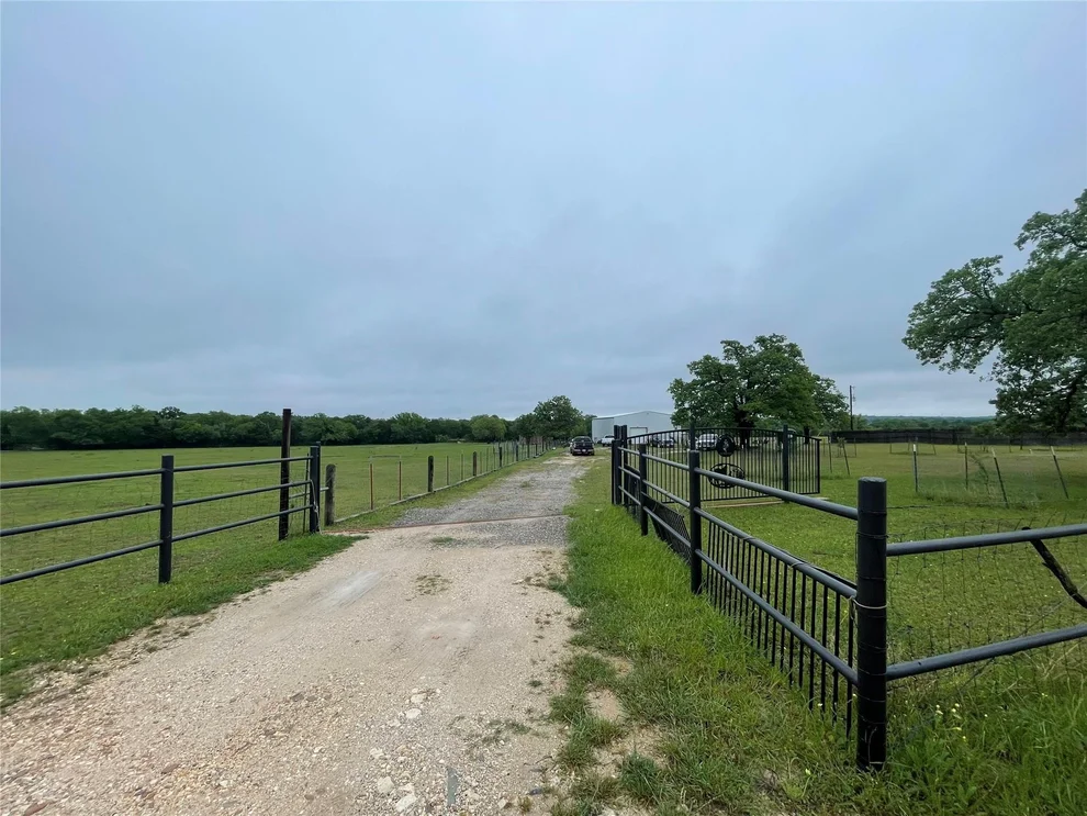 Unit for sale at 160 McVay LN, Elgin, TX 78621