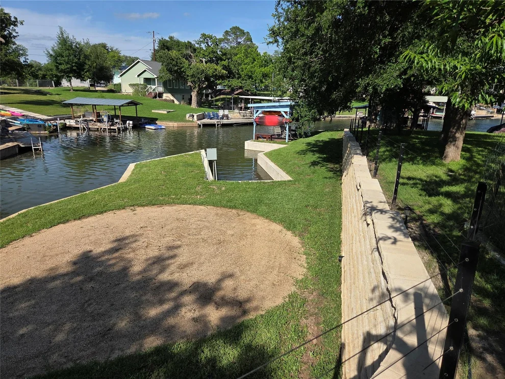 Unit for sale at 203 W Lakeshore DR, Sunrise Beach, TX 78643