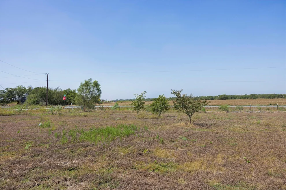 Unit for sale at 105 CR 423, Taylor, TX 76574