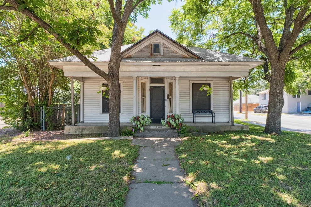 Unit for sale at 2201 E Cesar Chavez ST, Austin, TX 78702