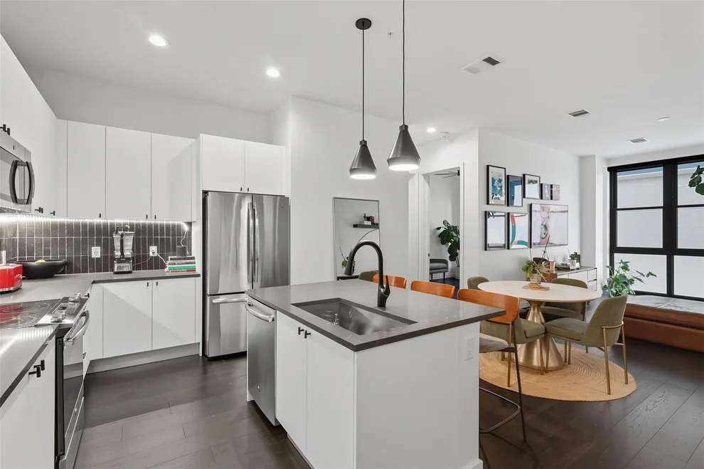 Unit for sale at 800 Embassy DR, Austin, TX 78702