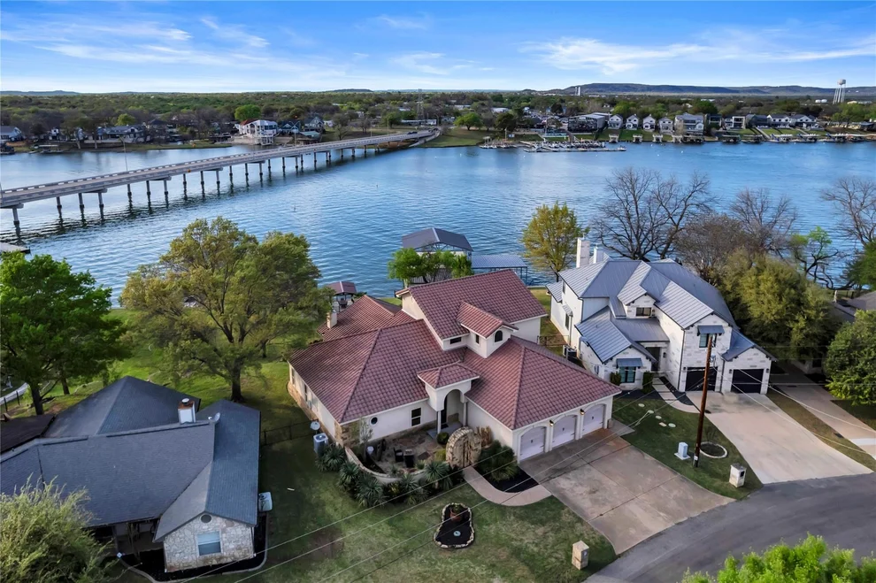 Unit for sale at 202 Bridgepoint DR, Kingsland, TX 78639