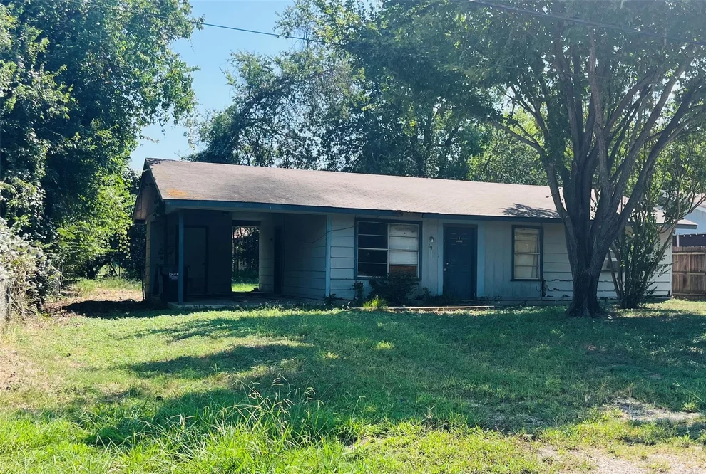 Unit for sale at 641 Williams Ave, Rockdale, TX 76567