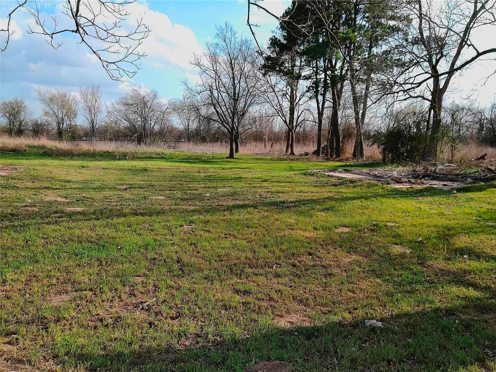 Unit for sale at 1304 E Cameron Ave, Rockdale, TX 76567
