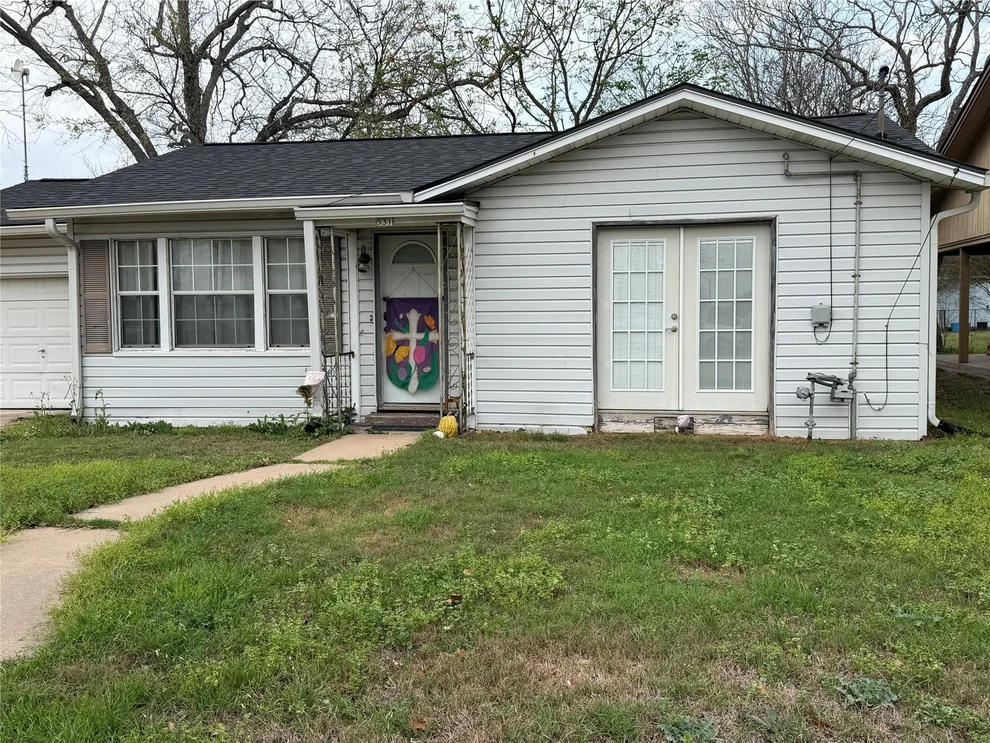 Unit for sale at 531 E Houston ST, Giddings, TX 78942