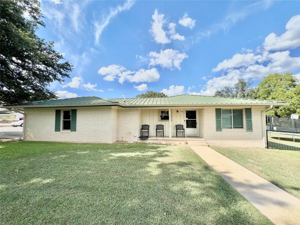 Unit for sale at 1421 W 4th ST, Lampasas, TX 76550