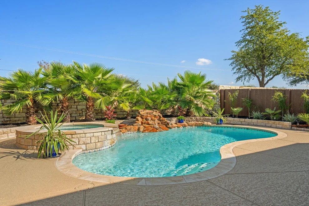 Unit for sale at 544 Wiltshire DR, Hutto, TX 78634