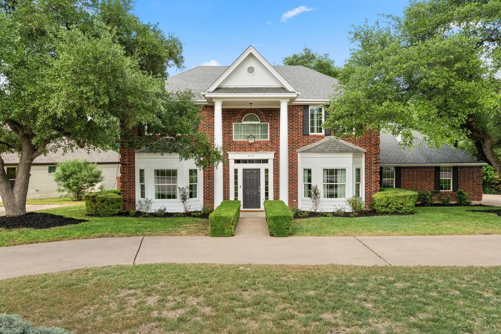 Unit for sale at 558 Peterson LN, Lakeway, TX 78734