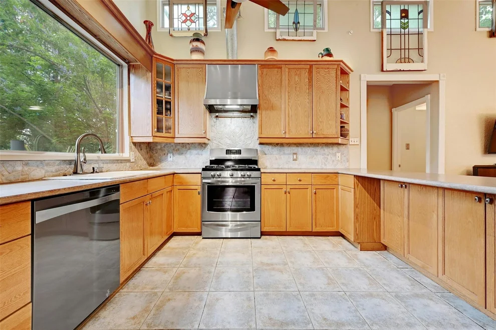 Unit for sale at 2002 Tonto LN, Austin, TX 78733