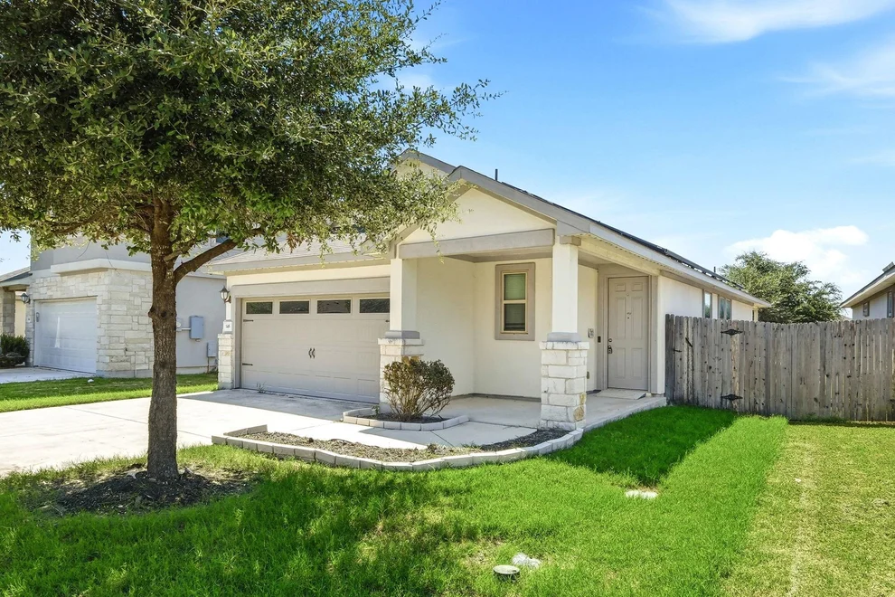Unit for sale at 145 McFarland ST, Georgetown, TX 78628