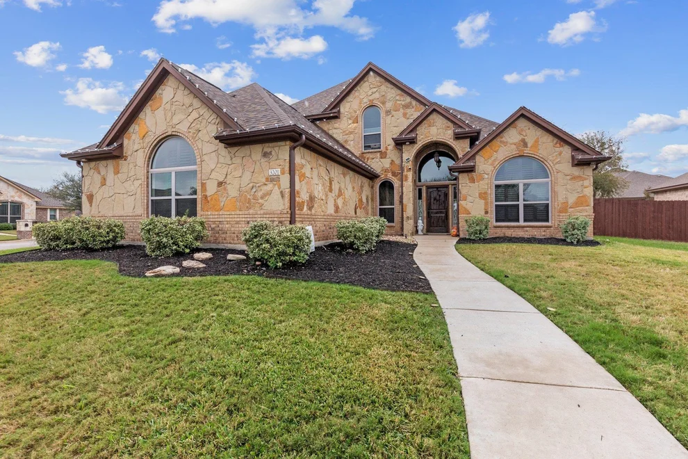 Unit for sale at 3201 Twin Ridge DR, Belton, TX 76513