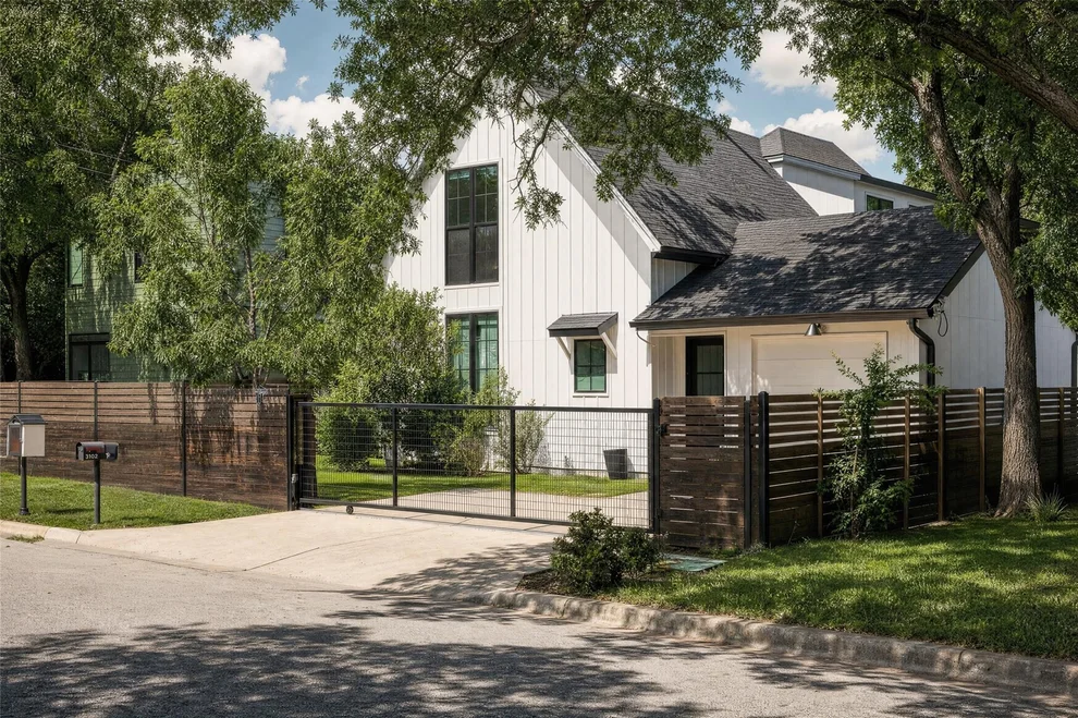 Unit for sale at 3102 Brinwood Ave, Austin, TX 78704