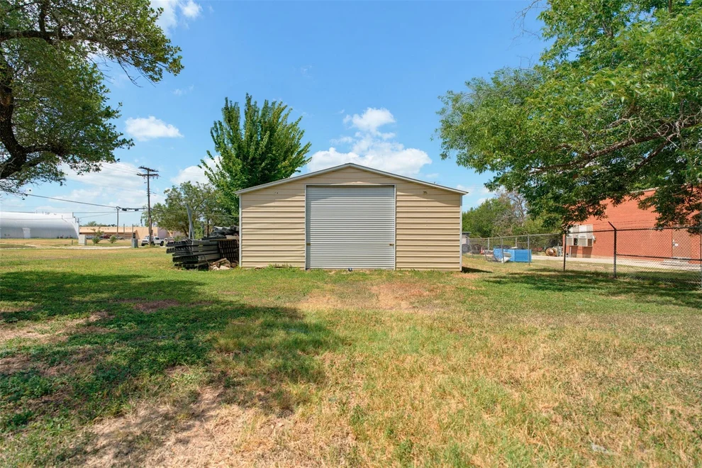 Unit for sale at 127 E Davilla Ave, Rockdale, TX 76567