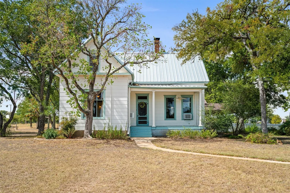 Unit for sale at 105 Davis DR, Thorndale, TX 76577