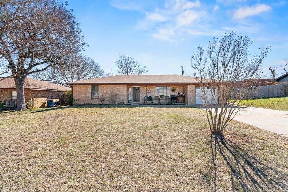 Unit for sale at 1611 Brazos Ave, Rockdale, TX 76567