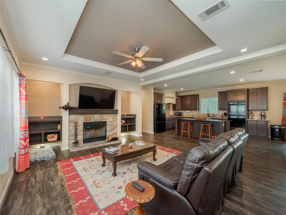 Unit for sale at 3590 Chuckwagon RD, Luling, TX 78648
