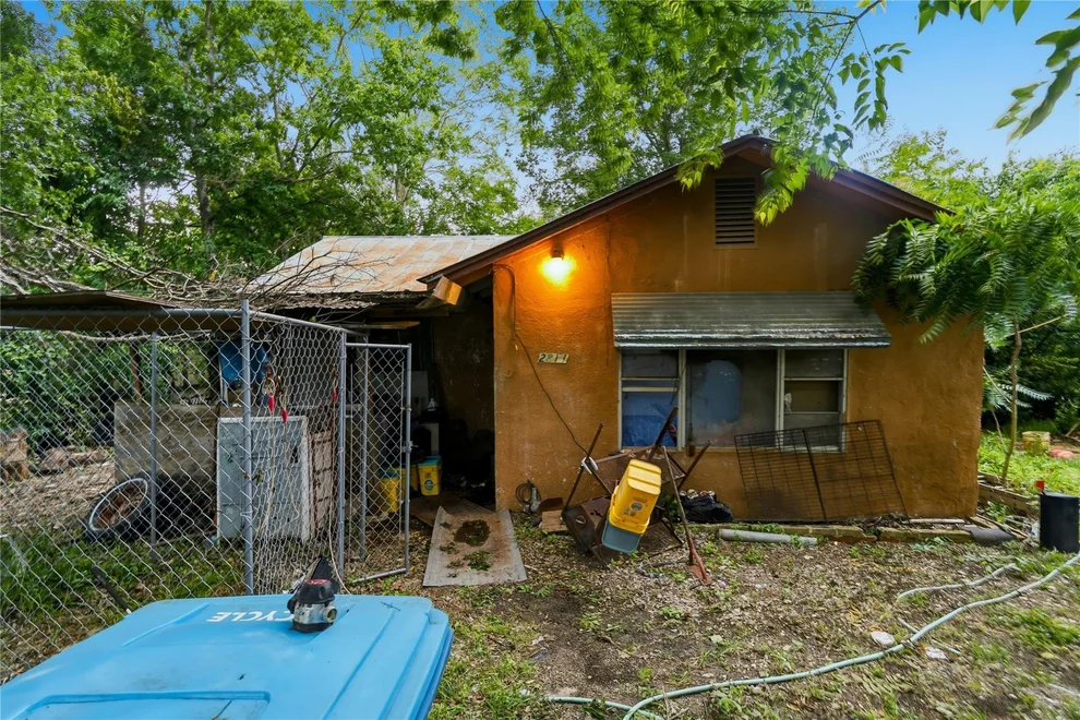 Unit for sale at 2811 Locust ST, Kerrville, TX 78028